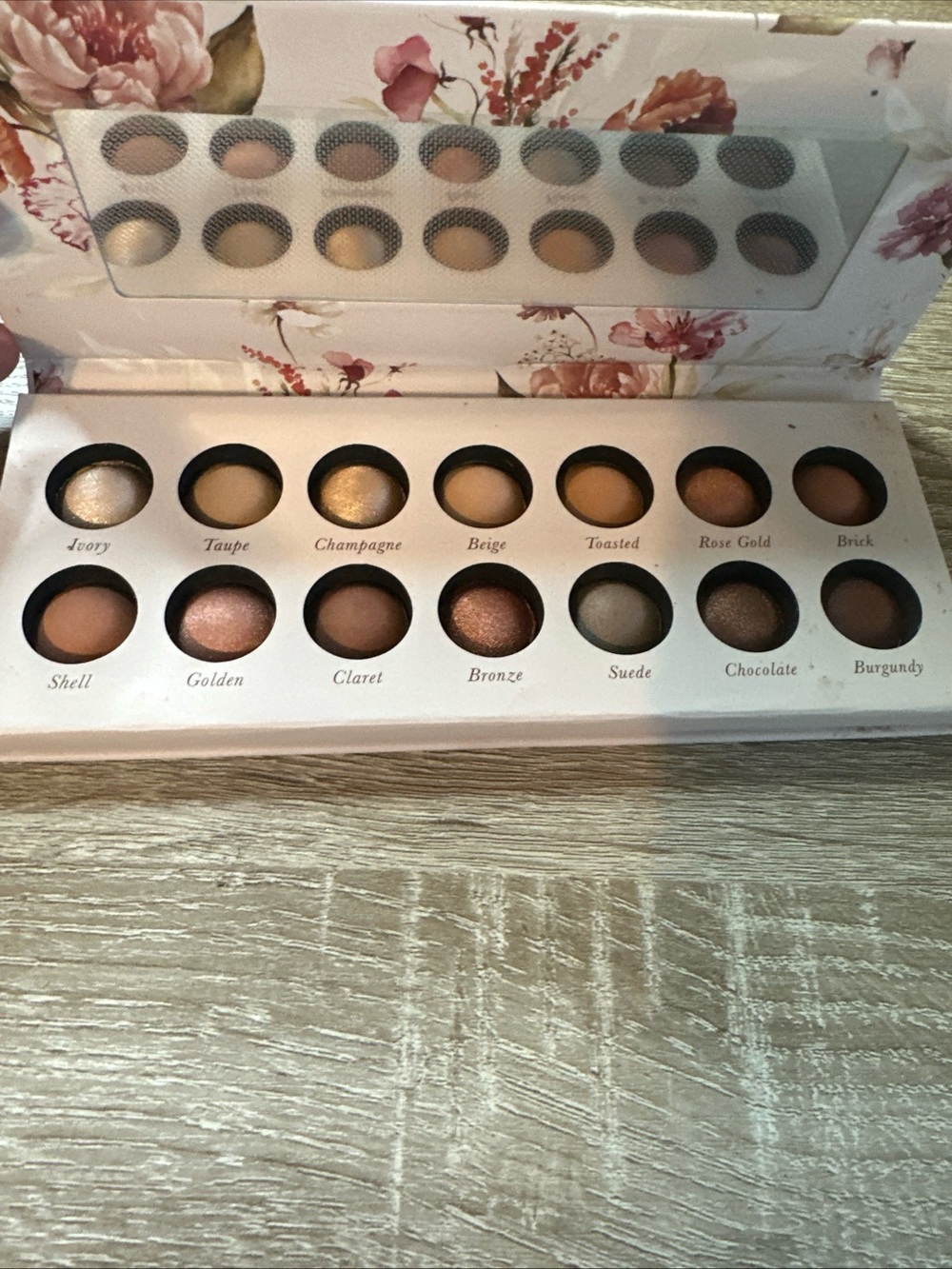 Laura Geller Modern Marvels 14 Multi-Finish Baked Eyeshadow Palette - Floral - Picture 3 of 8